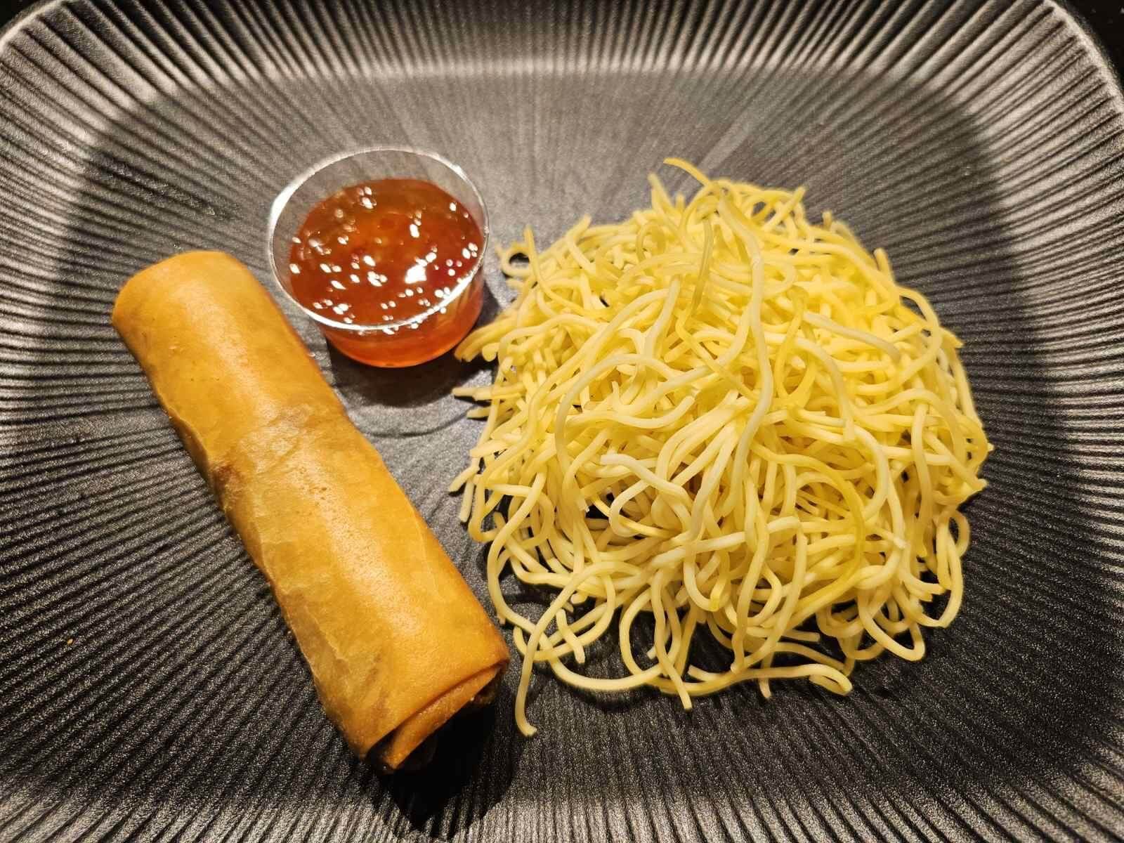 product-image-Kylling vårrull med nudler (1stk.)