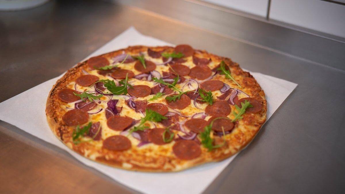 product-image-Pepperoni & Skinke Pizza