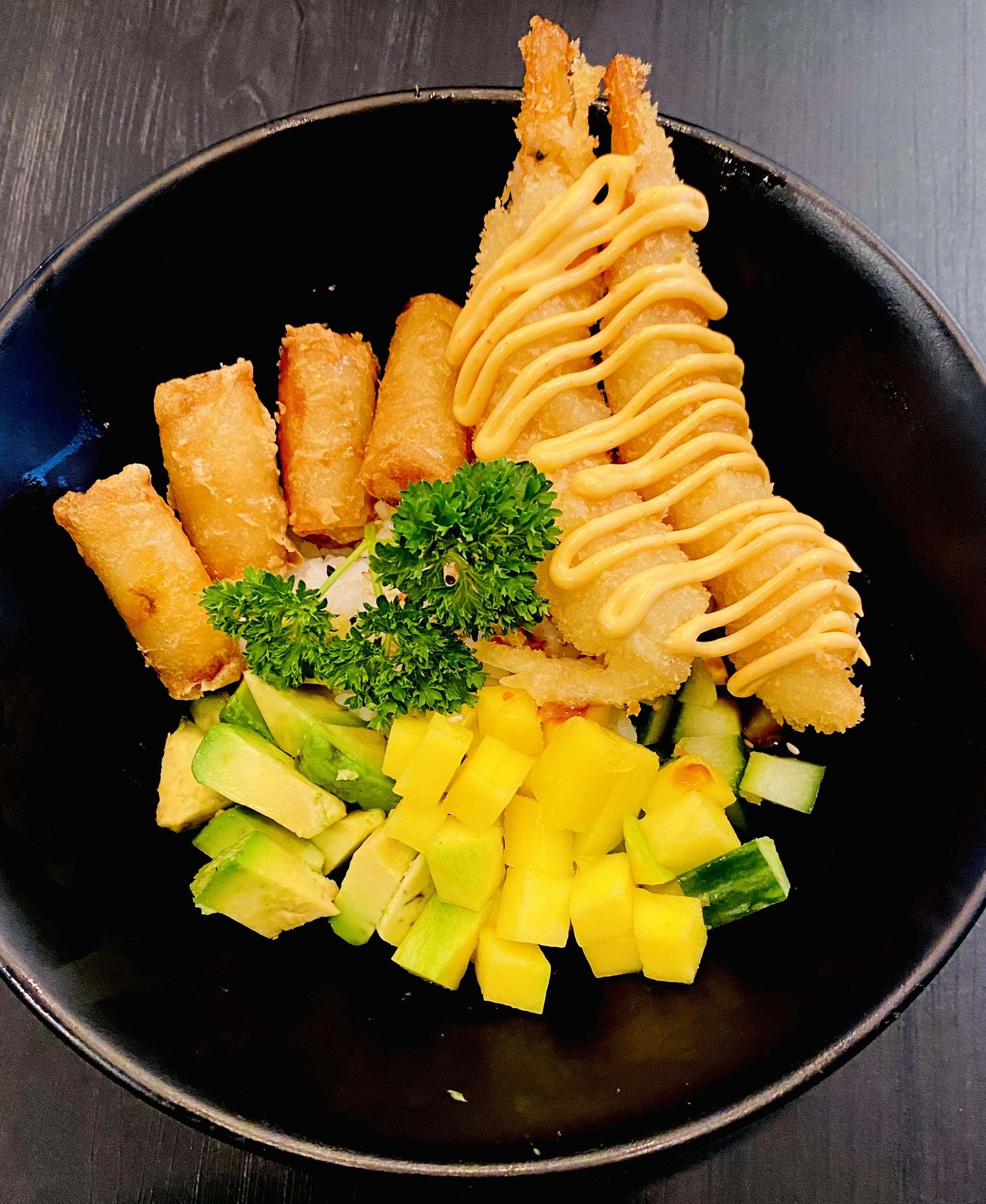 product-image-Nr. 173 Tempura bowl med mini-våruller og scampi