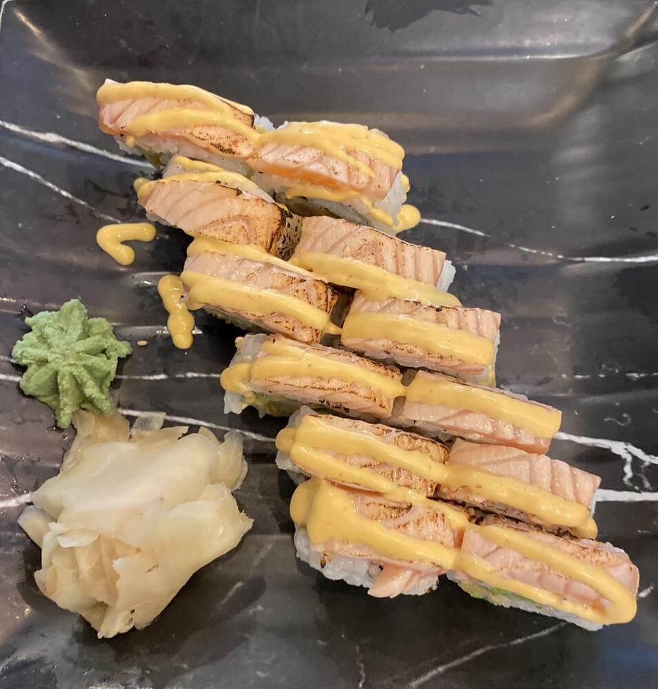 product-image-NR.134 Katana flambert laks og scampi 12 biter