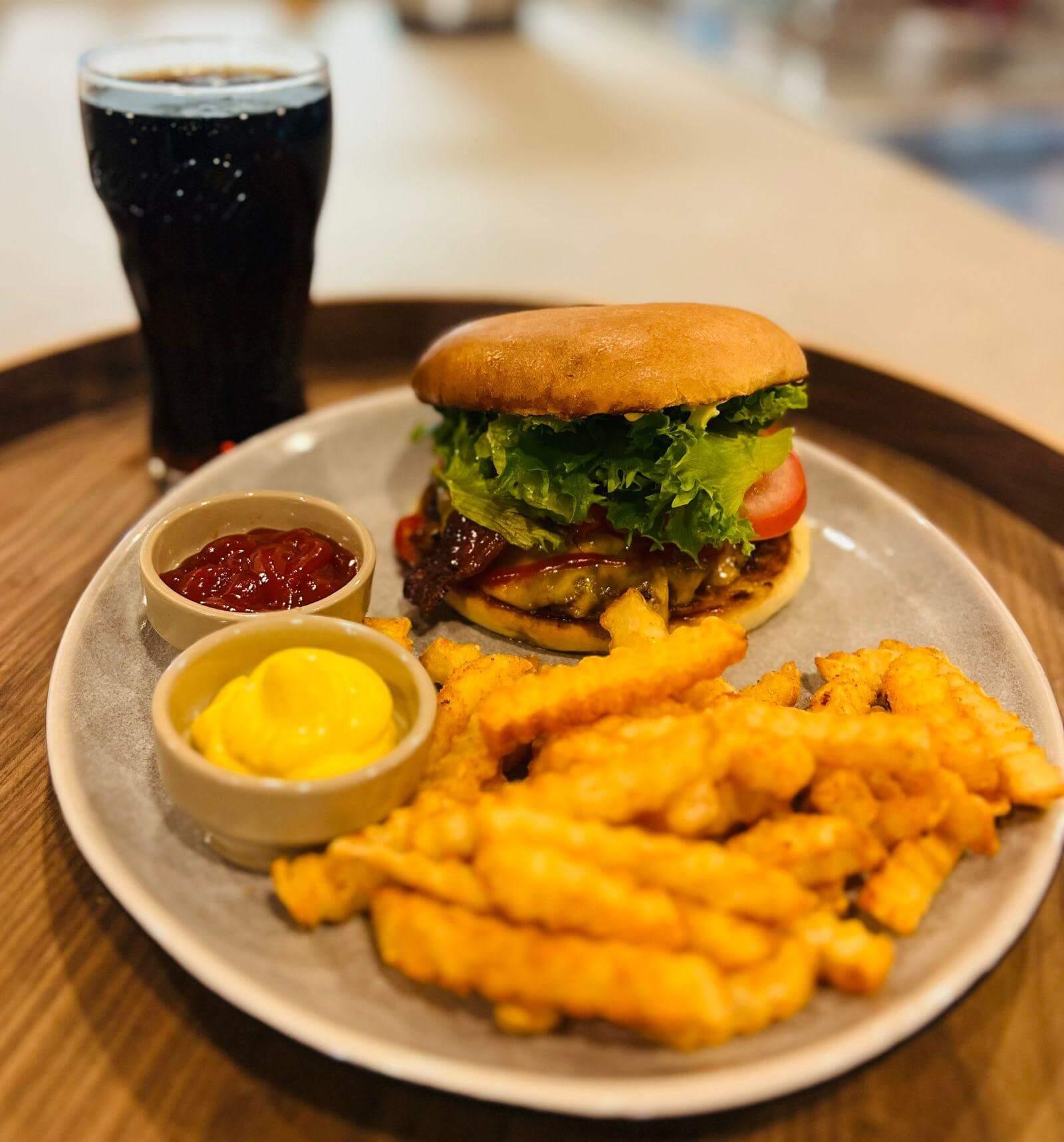 product-image-John McCheese - Meny