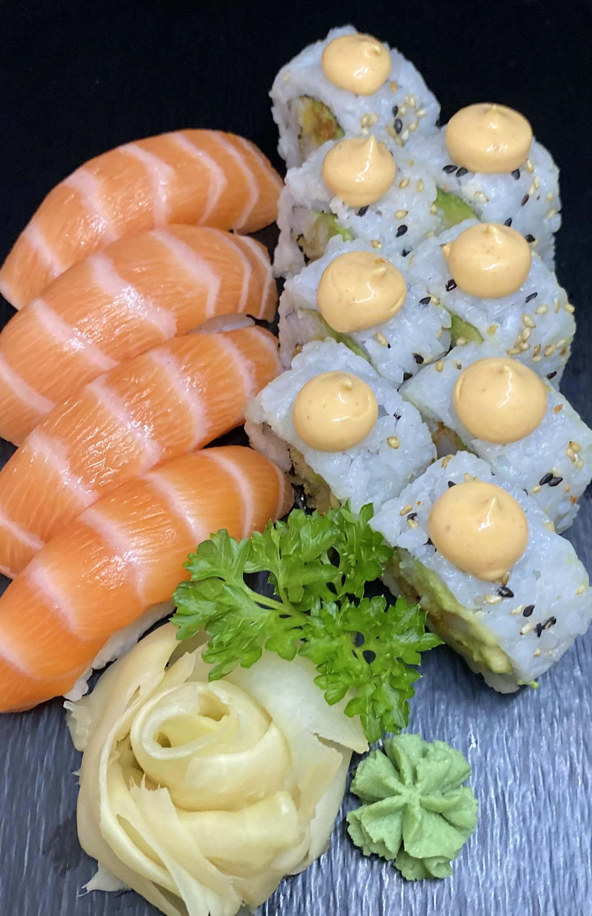 product-image-NR. 106: Nigiri og maki 12 biter