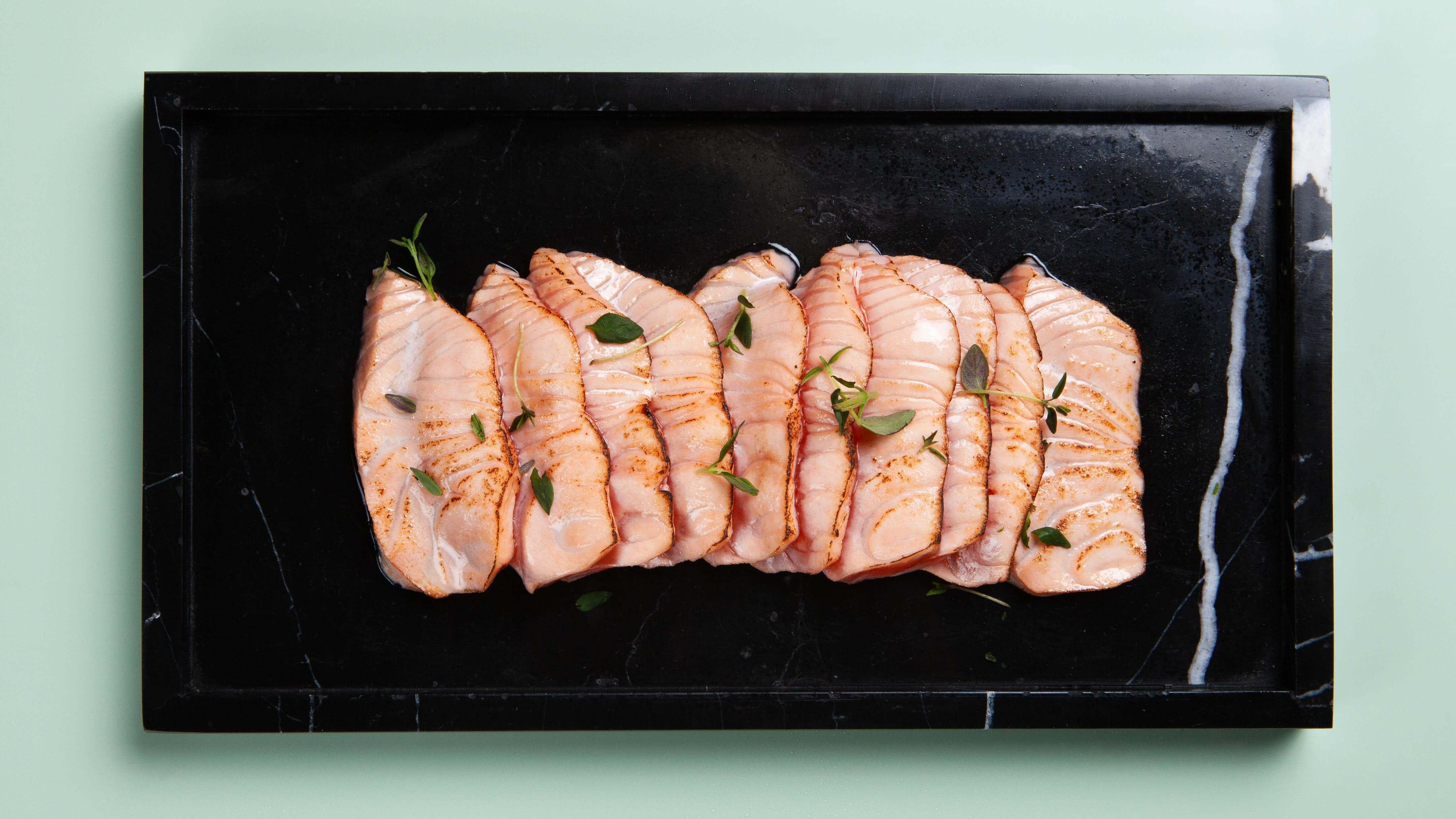 product-image-Sashimi 10 skiver Laks Tataki Flambert