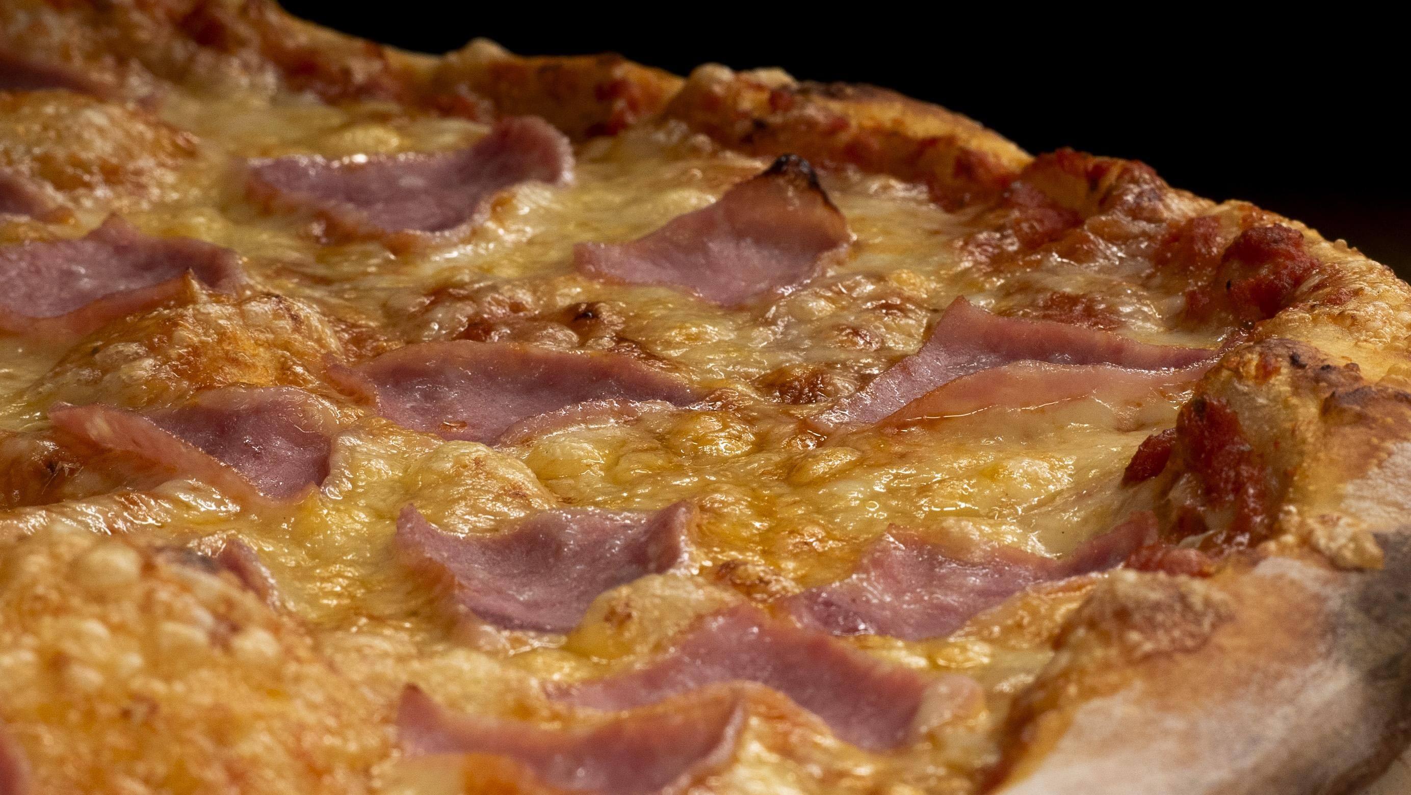 product-image-Pizza med ost og skinke
