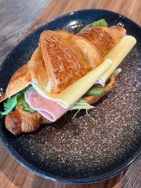 product-image-Croissant med Ost & Skinke